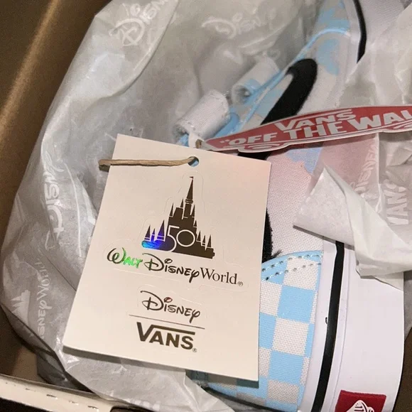 NWT Mickey Mouse VANS Old Skool V Sneakers (Child)
New in original box - Picture 10 of 12